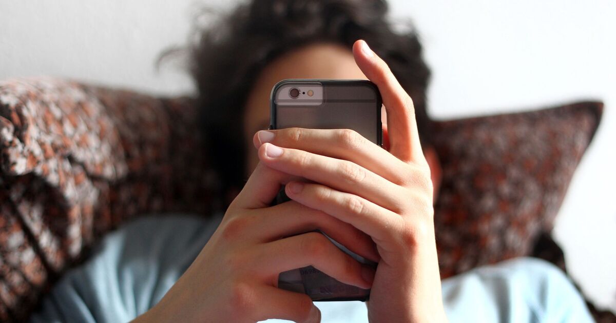 Studie: Viele Kinder kennen Pornos und Sexting #adessonews